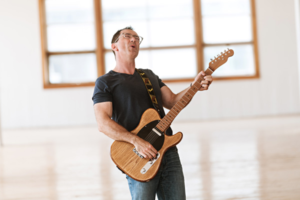 https://www.garymeldrum.com/wp-content/uploads/2021/09/gary-meldrum-rocking-out-with-his-guitar.jpg